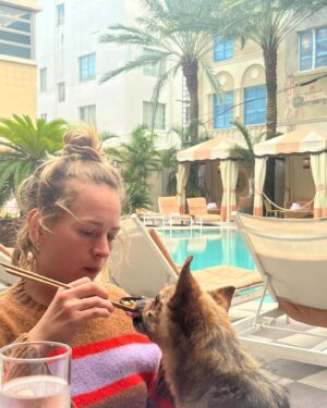 Britt Robertson Instagram - You haven’t missed much 🐶✈️🏖️👻🎄💇‍♀️💕