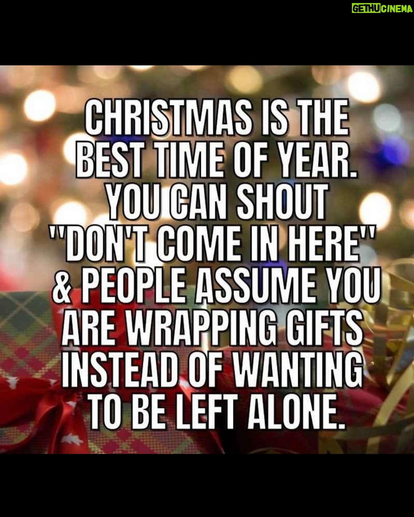 Brittany Furlan Instagram - Hope you have a beautiful holiday 🎄 from us freaks