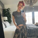 Brittany Furlan Instagram – Dirty mirror, big heart or whatever they say. Who enjoyed the pod this week?