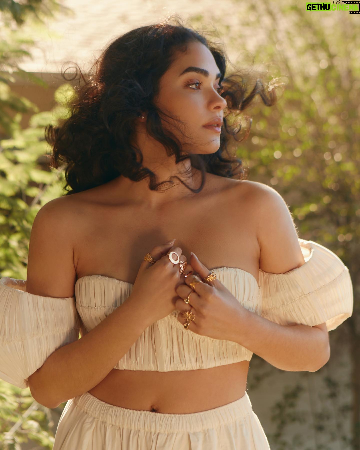 Brittany O'Grady Instagram - @roseandivyjournal Photographer: @raulromo Stylist: @jacquietrevizio Hair: @hair_sulon Makeup: @jamiemakeup Interview: @ace_creativestudio