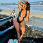 Brittney Bee Starr Williams Instagram - Million dollar baby #toplessjeep Braids @allure_diorplush Bundles @sheshappyhair