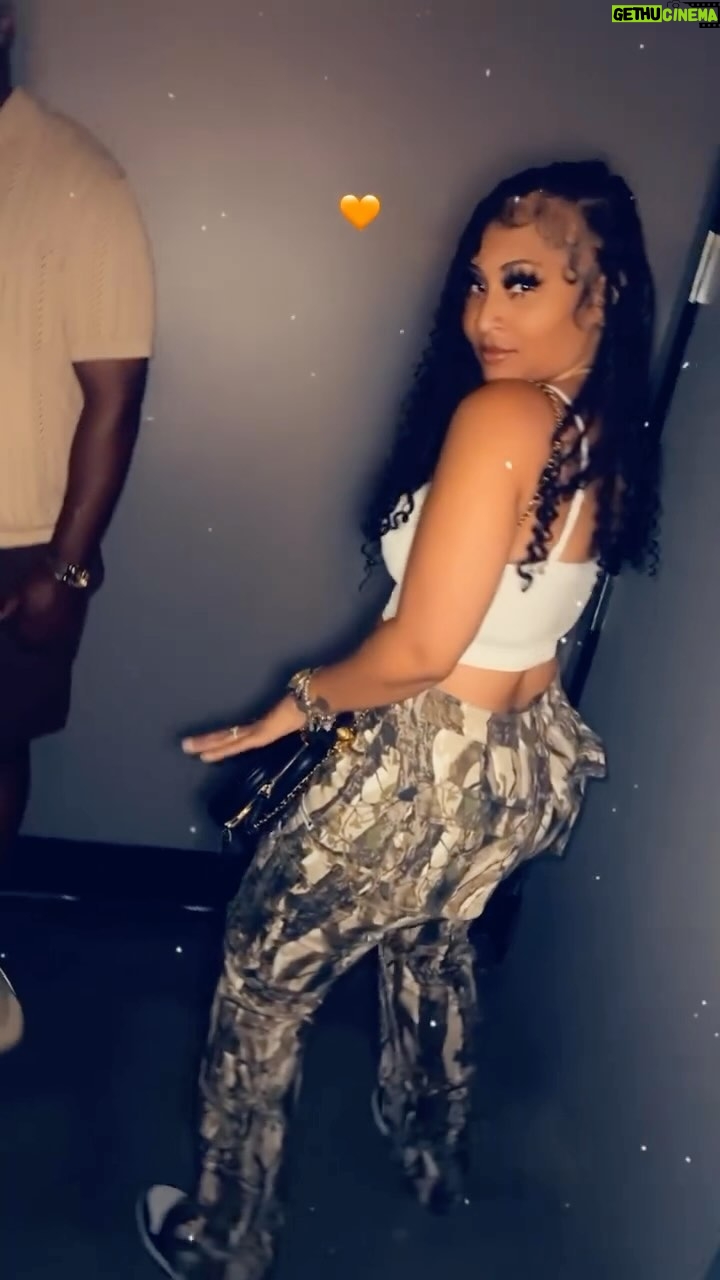 Brittney Bee Starr Williams Instagram - Ima whole VIBE❤️ Braids by @allure_diorplush Bundles @sheshappyhair