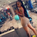 Brittney Bee Starr Williams Instagram - Tryna get fine☺️ But @allure_diorplush why my knotless still look good after a month and weeks😩🌺🙌🏾🙌🏾