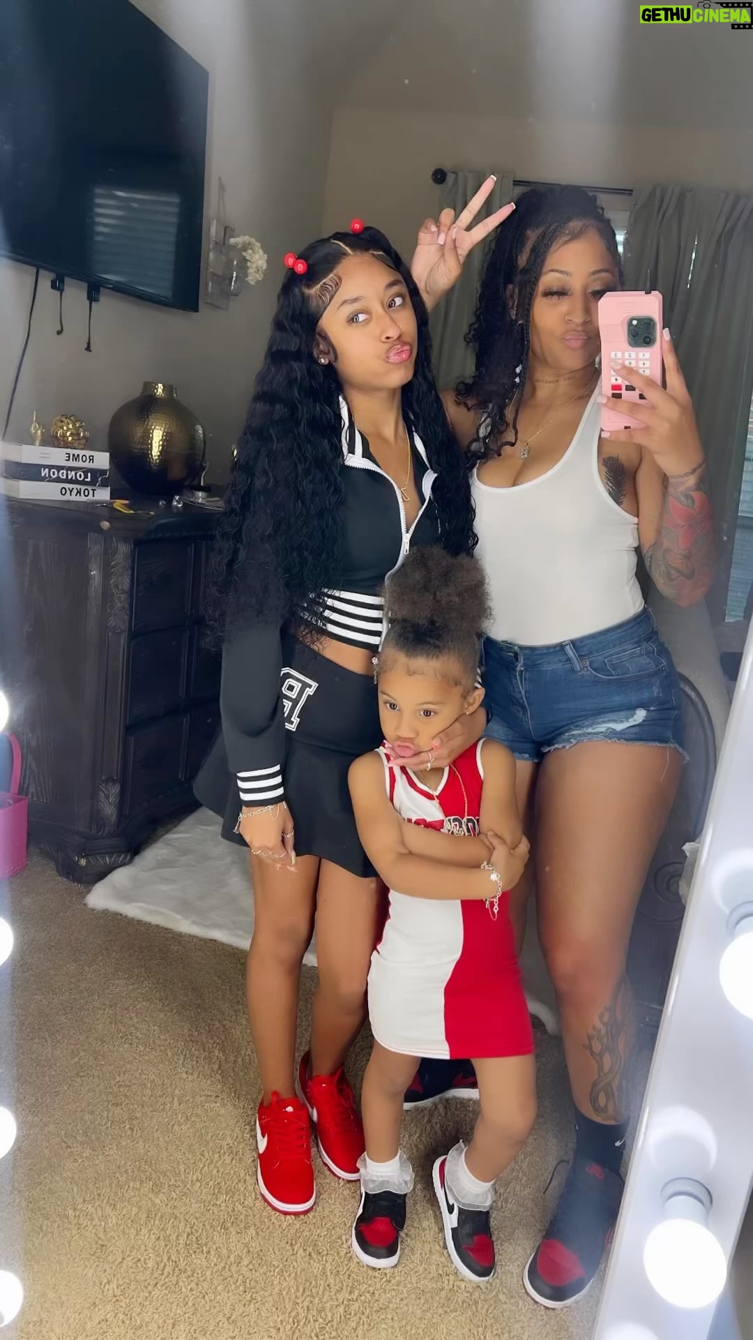 Brittney Bee Starr Williams Instagram - My kids my kids my kids πππ i tell my self all the time girl u did yo thang raising these kids 1 deep cuz baby this ainβt easy lol .. but i never gave up ! And will never give up . I did that shit πͺπ½ #girlmom #strong