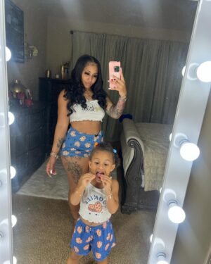 Brittney Bee Starr Williams Instagram - It’s crazy how much i love being a mom it’s hard but i did that shit lol i struggled God brought me right out of that struggle and made me the strongest woman ti raise my girls and give them literally the world ♥️ happy Mother’s Day to all mothers out there .