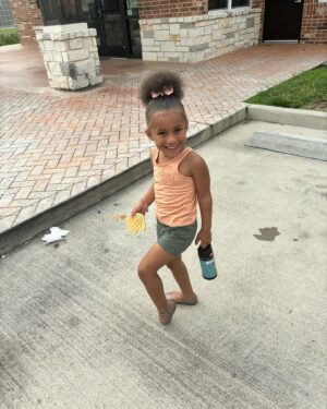 Brittney Bee Starr Williams Instagram - It’s crazy how much i love being a mom it’s hard but i did that shit lol i struggled God brought me right out of that struggle and made me the strongest woman ti raise my girls and give them literally the world ♥️ happy Mother’s Day to all mothers out there .