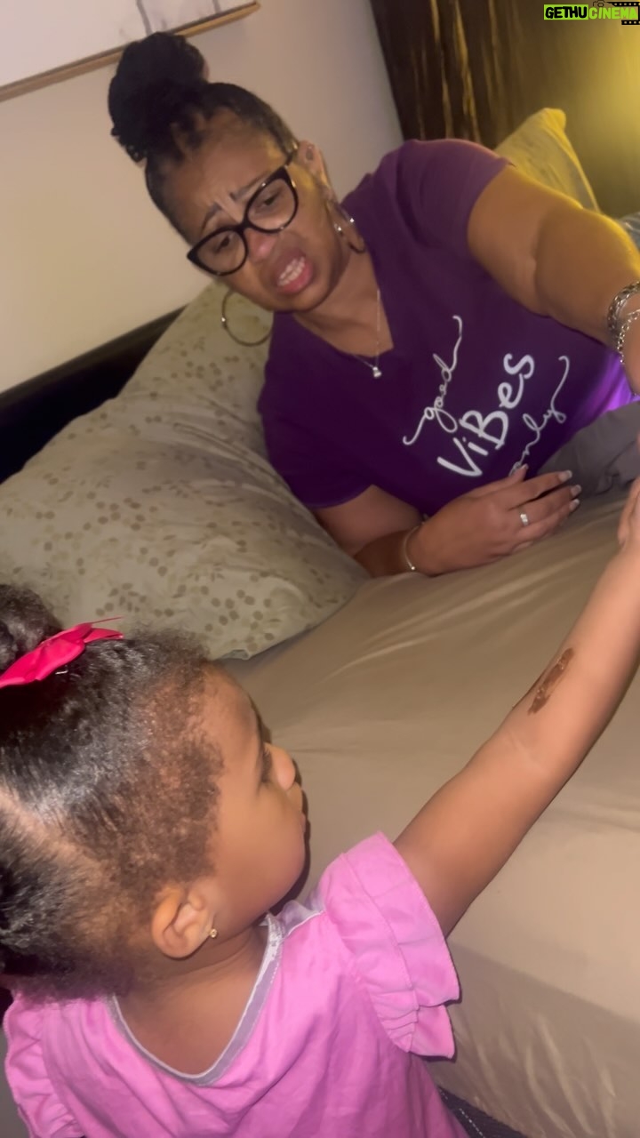 Brittney Bee Starr Williams Instagram - ππππ pretending itβs boo boo on Layla but itβs chocolate πππ she told her granny and sister on me ππ. @mspleshette1010
