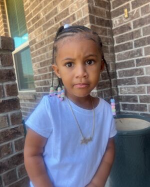 Brittney Bee Starr Williams Instagram - My stink turns 3 🥹🥹 even tho she refuses to say she 3 she keep saying she 2 lol my baby turning up for her party today 😩🙌🏾🙌🏾🙌🏾🥰 braids by @braideddreamz