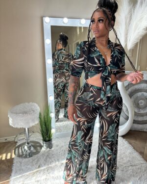 Brittney Bee Starr Williams Instagram - 🤩🤩

Get this look from @eleven22online 
Hair by @allure_diorplush 
Bundles @sheshappyhair