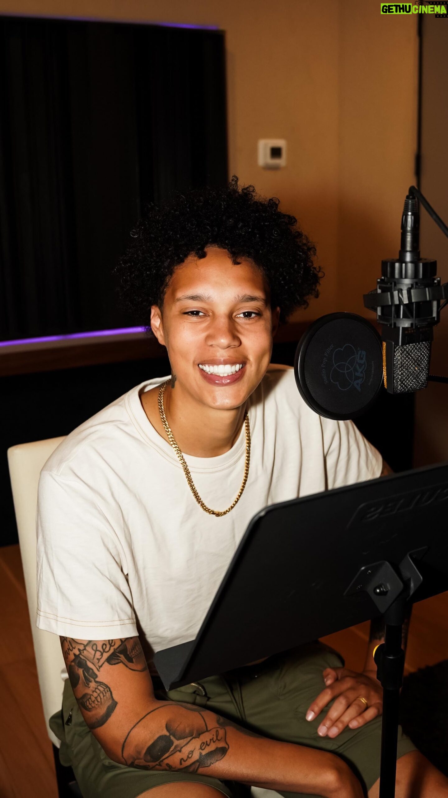 Brittney Griner Instagram - You: is it on AUDIOBOOK?? Nobody: Me: COMING HOME is now available as an audiobook, read by me and narrator Andia Winslow!🎧 Check out this behind-the-scenes footage from when I recorded my portion of the audiobook 🎙️ with @PRHAudio and learn more about COMING HOME. Links in bio #bringourfamilieshome #COMINGHOME #WeAreBG 📸 : Evan Millstein
