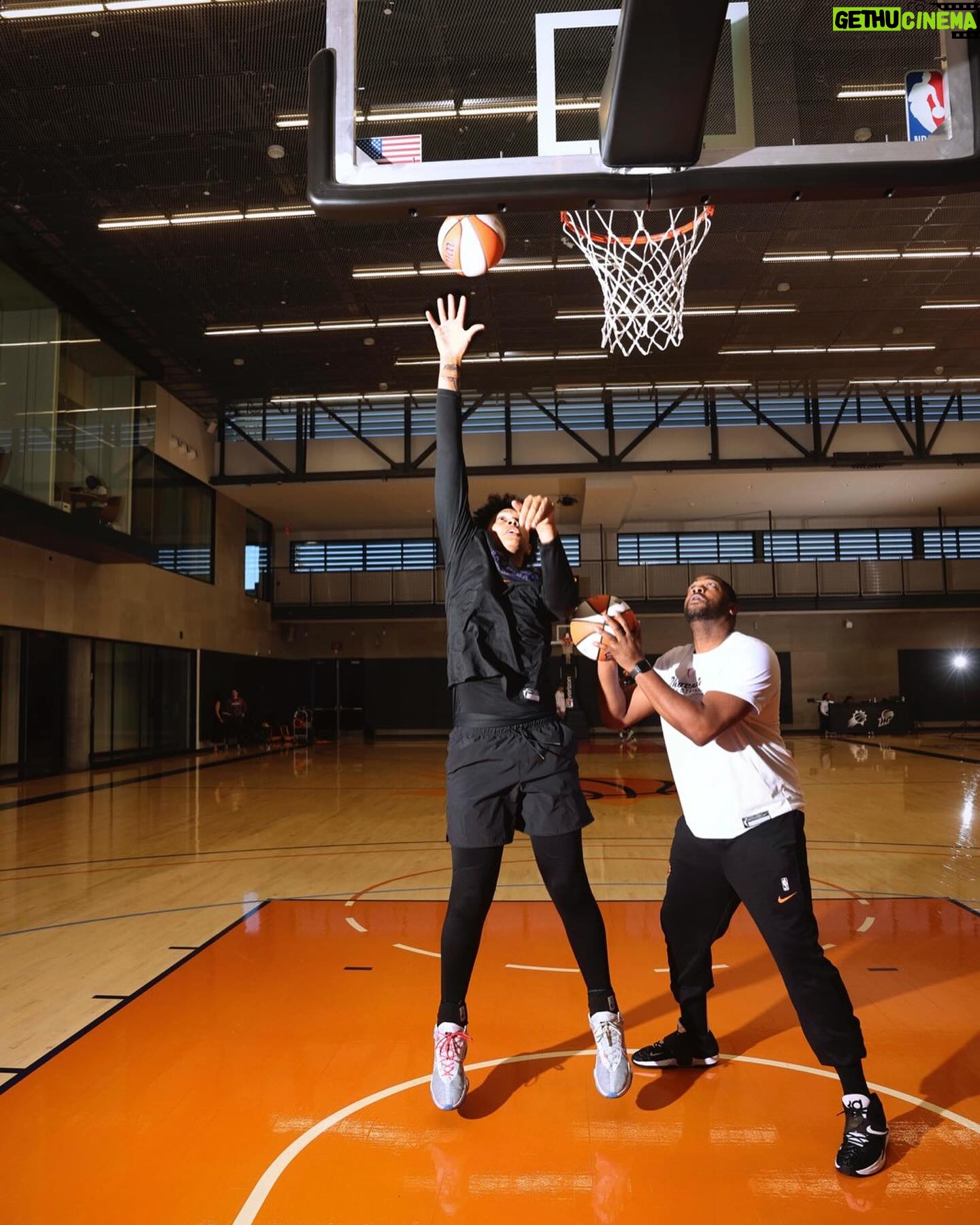 Brittney Griner Instagram - Heat check next week π₯π₯ UNBROKEN AVAILABLE IN PRINT 5 MAY 2024 | COMING HOME AVAILABLE 7 MAY 2024 πΈ @mickalenethomas Special S/O to the team: Photographer: @mickalenethomas Words: @jennydeluxe Market Editor: @nzingawattsharper Stylist: @marquisemiller @aaronchristmon Grooming: @hintsofjasmine Barber: @tavknowscuts