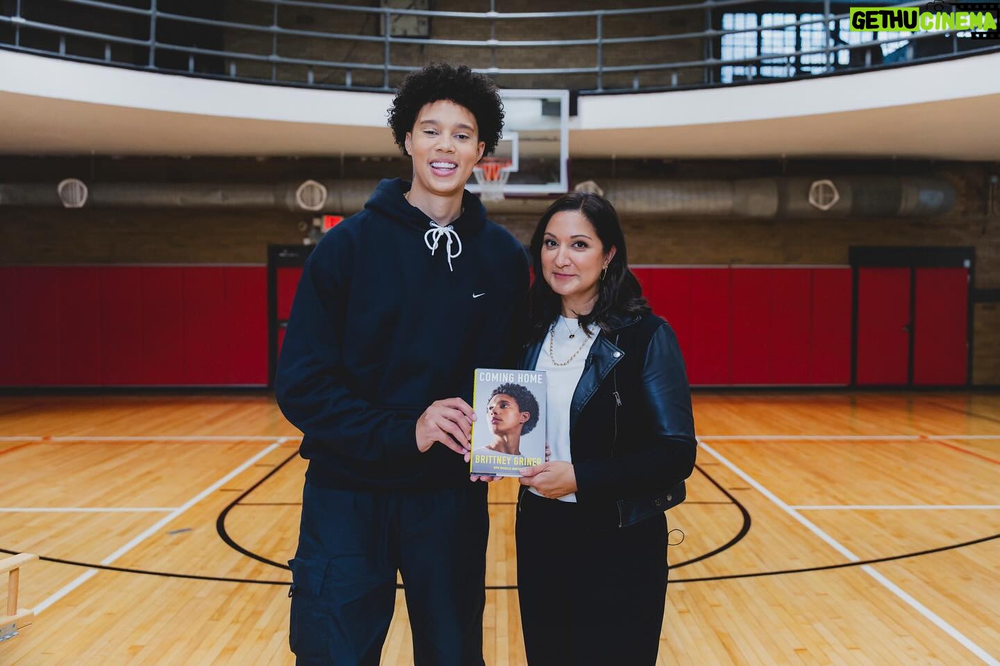 Brittney Griner Instagram - Thank you, @newshour and @amnaonpbs, for allowing me to share my story of COMING HOME! It’s been a few days since the release, what do you all think so far? Drop a comment below, looking forward to hearing everyone’s thoughts! Styled by @marquisemiller @aaronchristmon Captured by @branndannart