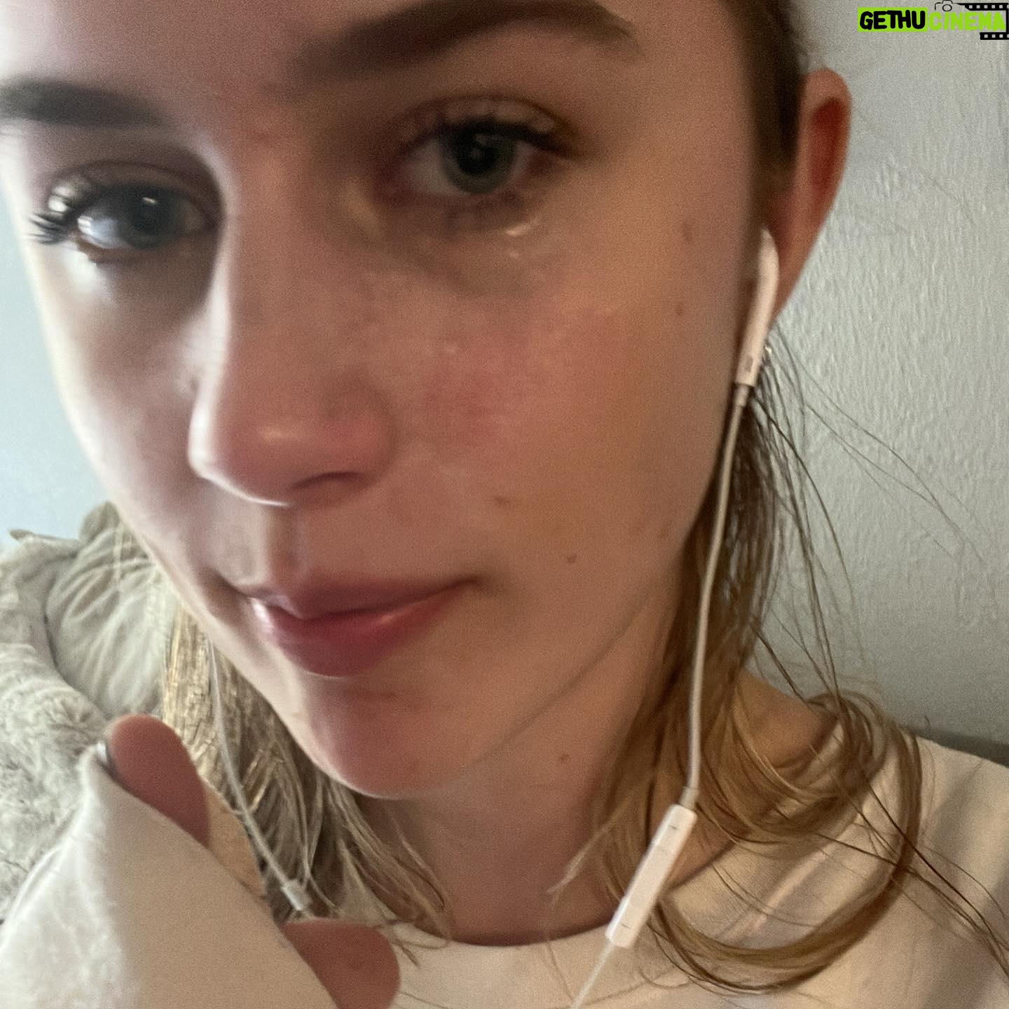 Brooke Elizabeth Butler Instagram - “emotion sick” out now!!! 🥹 there really aren’t words to describe how much this song means to me. I’ve always been someone who feels everything incredibly deeply and this is really the first time I’ve gotten to share this side of myself with you all. through the highs & lows & all the in betweens, I feel unbelievably lucky to be able to create songs like this one. huge thank you to @jesse_bluu & @itsjaydenhills for helping me write and bring this beautiful thing to life 🌊 I hope it touches all of you like it has me