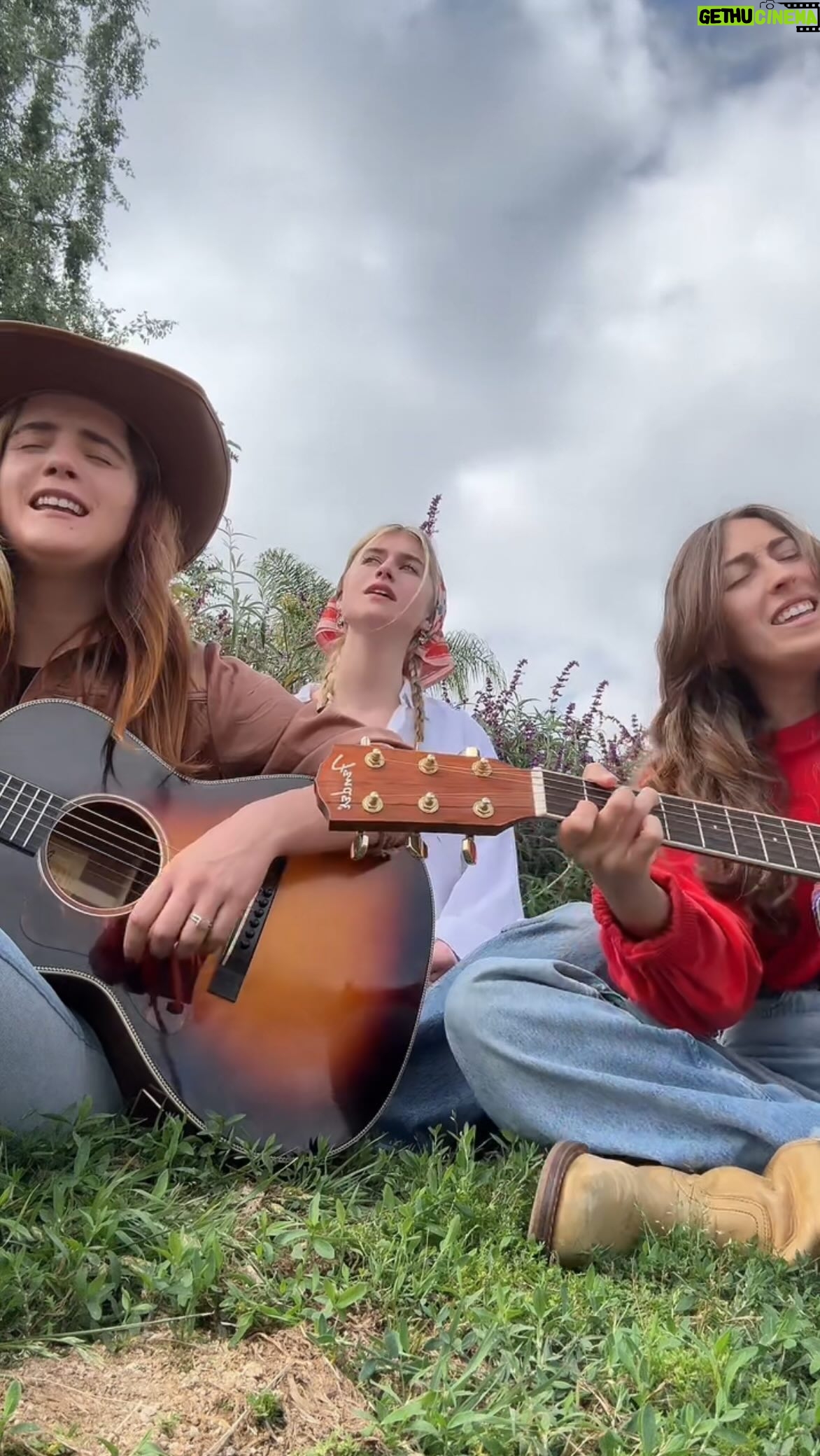 Brooke Elizabeth Butler Instagram - red wine supernova but make it folk 🎻🍃