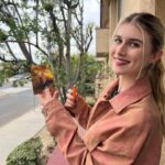 Brooke Elizabeth Butler Instagram - i’m giving away 4 cassette players, custom tapes with “don’t want to be your friend” on them along with 2 unreleased songs of mine and 4 signed copies of my cover art!! presave “don’t wanna be your friend” & comment an orange heart 🧡 for a chance to win!