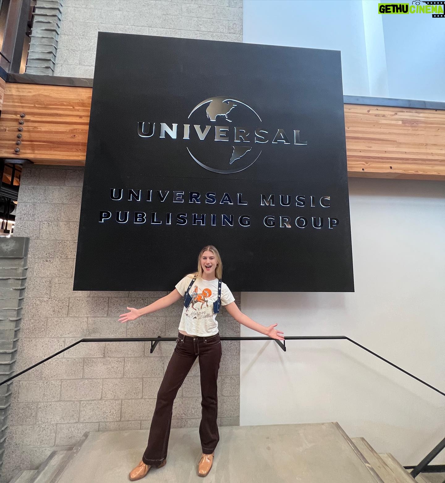 Brooke Elizabeth Butler Instagram - beyond excited and grateful for this next chapter @umpg @audioupmedia