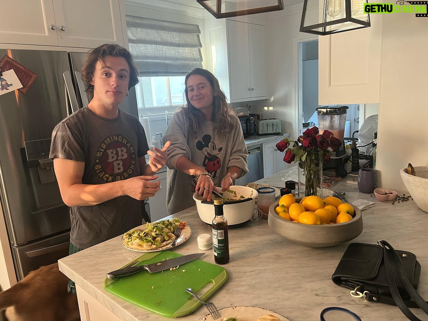 Brooke Elizabeth Butler Instagram - swipe 4 friends &🦶