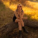 Brooke Elizabeth Butler Instagram - “don’t wanna be your friend” is officially out 🥹 this song feels like the beginning of a new chapter to me. the first of many california country songs I get to release ♥️ i’m so beyond thrilled to share it with you all. hope you love it