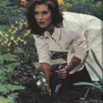 Brooke Shields Instagram - Happy #EarthDay!! 🪴🌼👩‍🌾 this is exactly what I look like in the garden, ha! 📸 #MarioSorrenti in 1999 for @harpersbazaarus