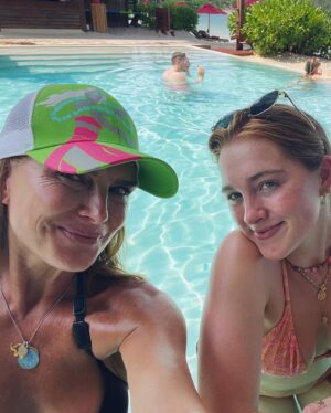 Brooke Shields Instagram - Look who came to visit mom ❤️ best few days with my birthday girl. I still can’t believe she’s 20 🌴🧘‍♀️🍹🥭