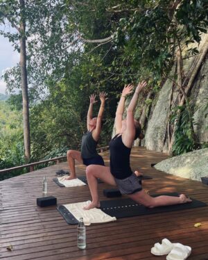 Brooke Shields Instagram - Look who came to visit mom ❤️ best few days with my birthday girl. I still can’t believe she’s 20 🌴🧘‍♀️🍹🥭