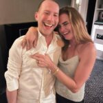 Brooke Shields Instagram - My last night of Previously Owned by Brooke Shields… and I lost a nippy cover!!!!! My genius Musical Director @charliealterman found it stuck to the piano and brought her back to her mama!! 🎹🤣🤦‍♀️