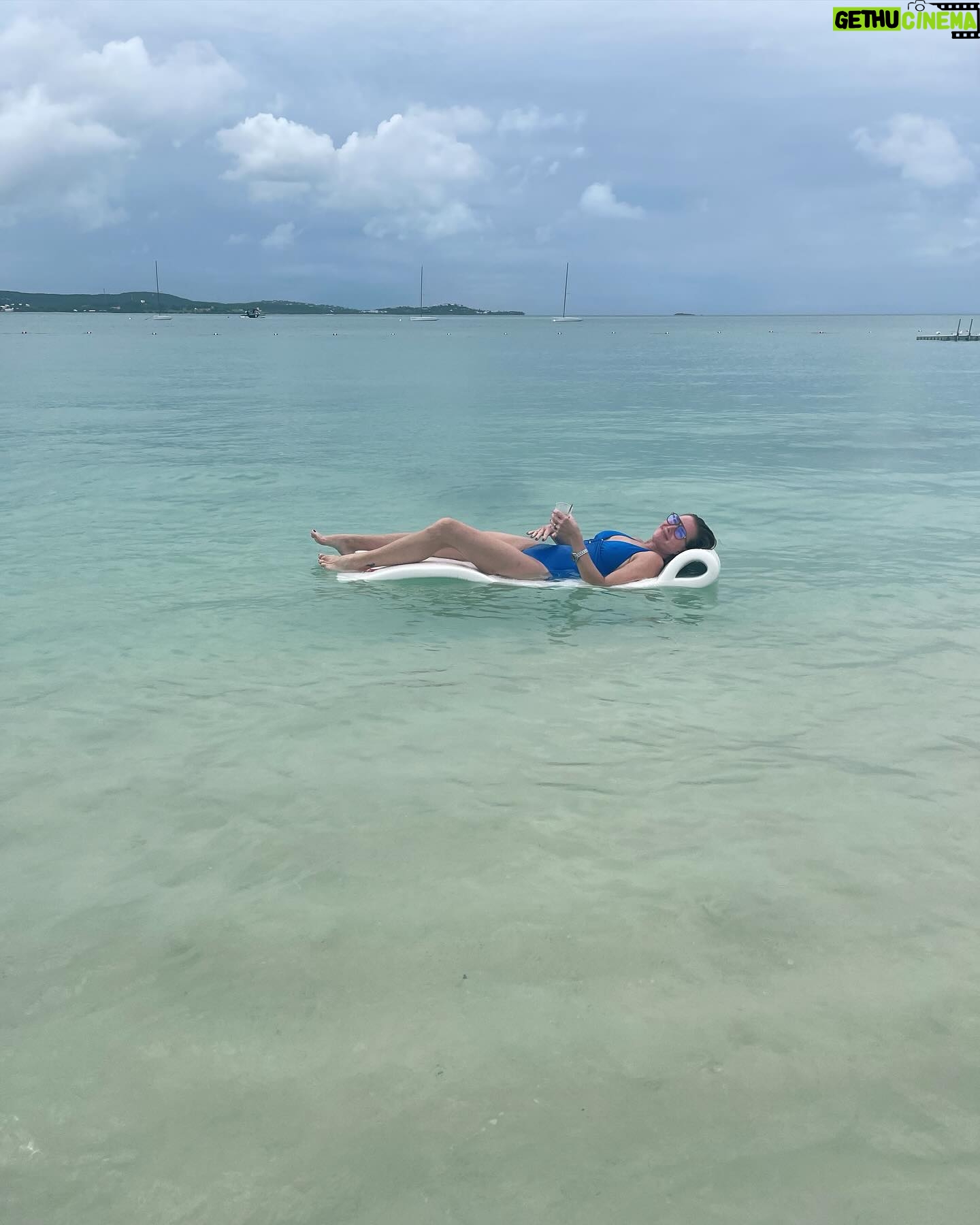 Brooke Shields Instagram - Would recommend @jumbybayresort #JumbyBayIsland in Antigua in a heartbeat - had the most beautiful and loveliest few days!! ποΈπΊπ