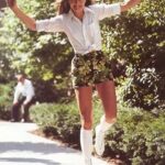Brooke Shields Instagram - Rollin into 58… another birthday, another year, another new beginning.☀️🛼❤️🥳