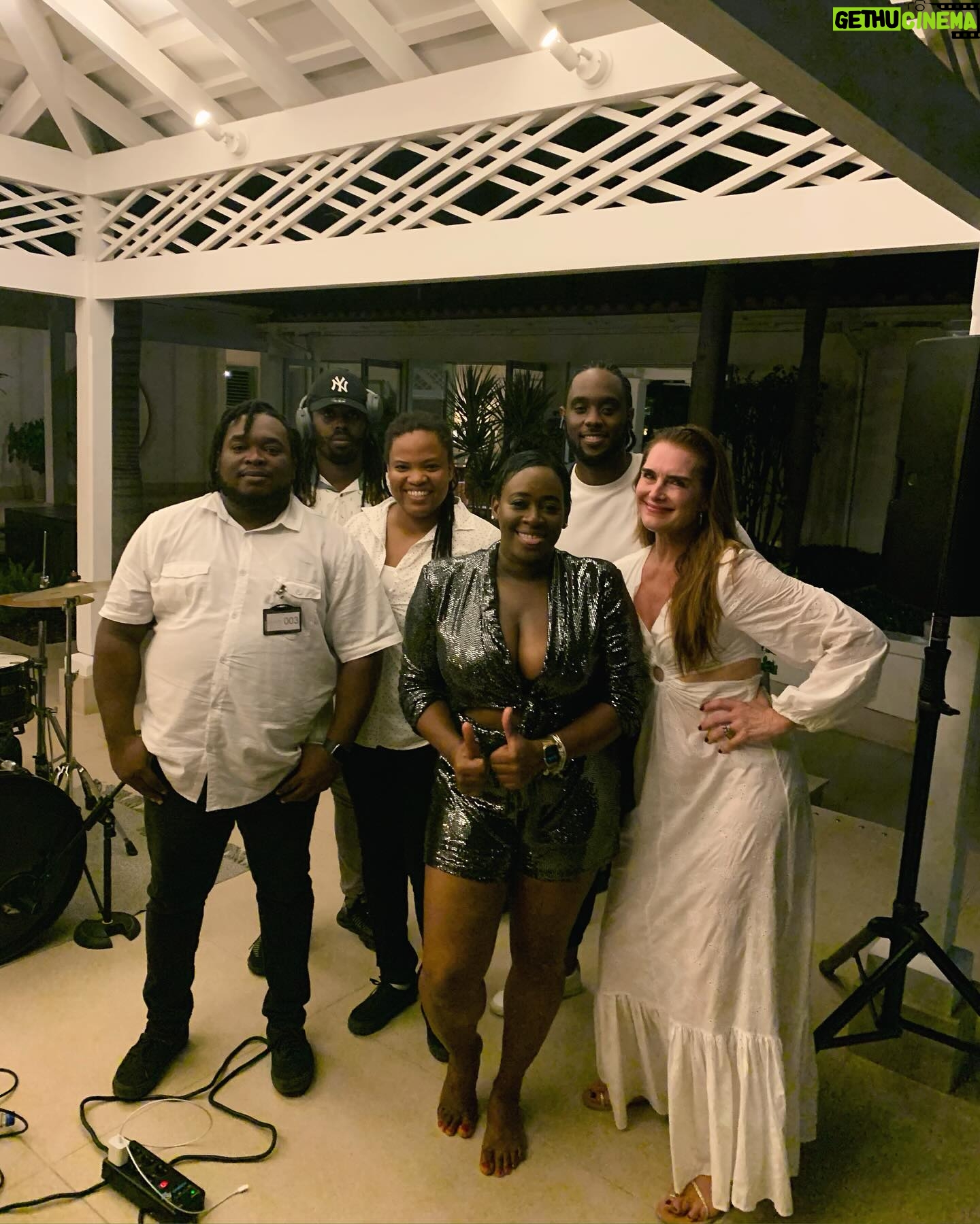 Brooke Shields Instagram - Would recommend @jumbybayresort #JumbyBayIsland in Antigua in a heartbeat - had the most beautiful and loveliest few days!! ποΈπΊπ