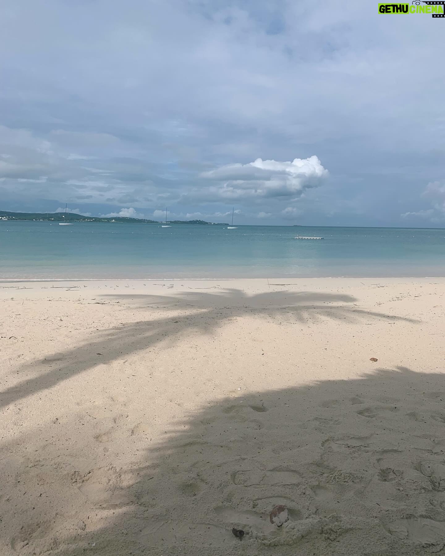 Brooke Shields Instagram - Would recommend @jumbybayresort #JumbyBayIsland in Antigua in a heartbeat - had the most beautiful and loveliest few days!! ποΈπΊπ