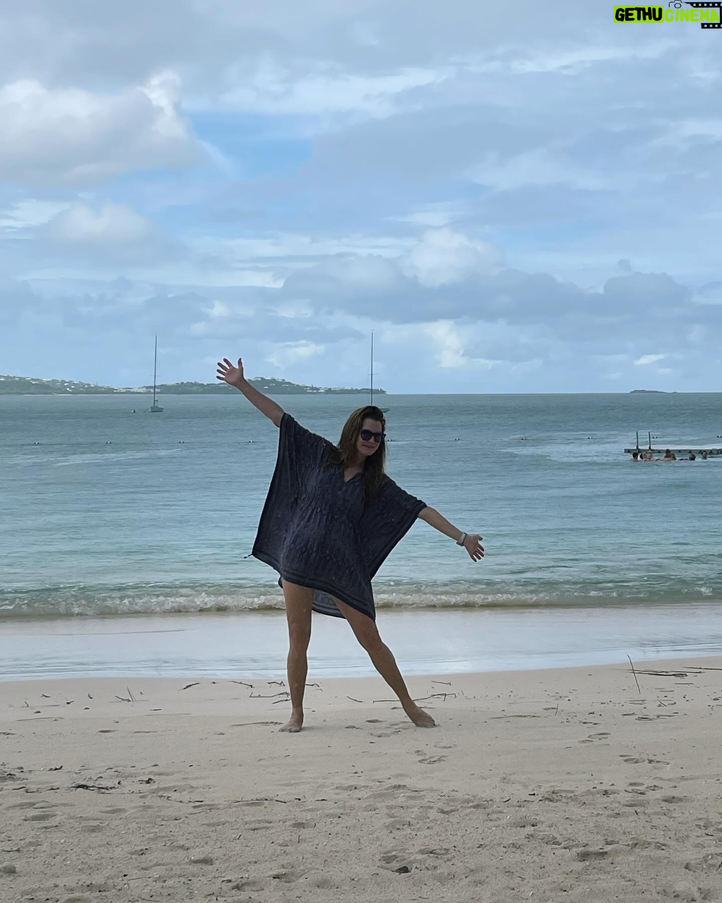 Brooke Shields Instagram - Would recommend @jumbybayresort #JumbyBayIsland in Antigua in a heartbeat - had the most beautiful and loveliest few days!! ποΈπΊπ