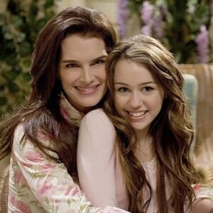 Brooke Shields Instagram - Hard to believe that this episode of #HannahMontana aired 17 years ago today.. 🩷🎬 what a sweet time being on set with these people!!