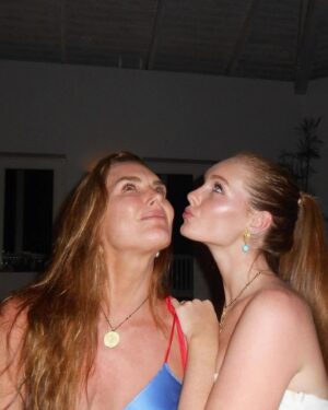 Brooke Shields Instagram - My baby girl is 18 💛 I love being your mom and seeing the wonderful woman you’re growing into.. Happy golden birthday, Grier! I love you! ✨🎉