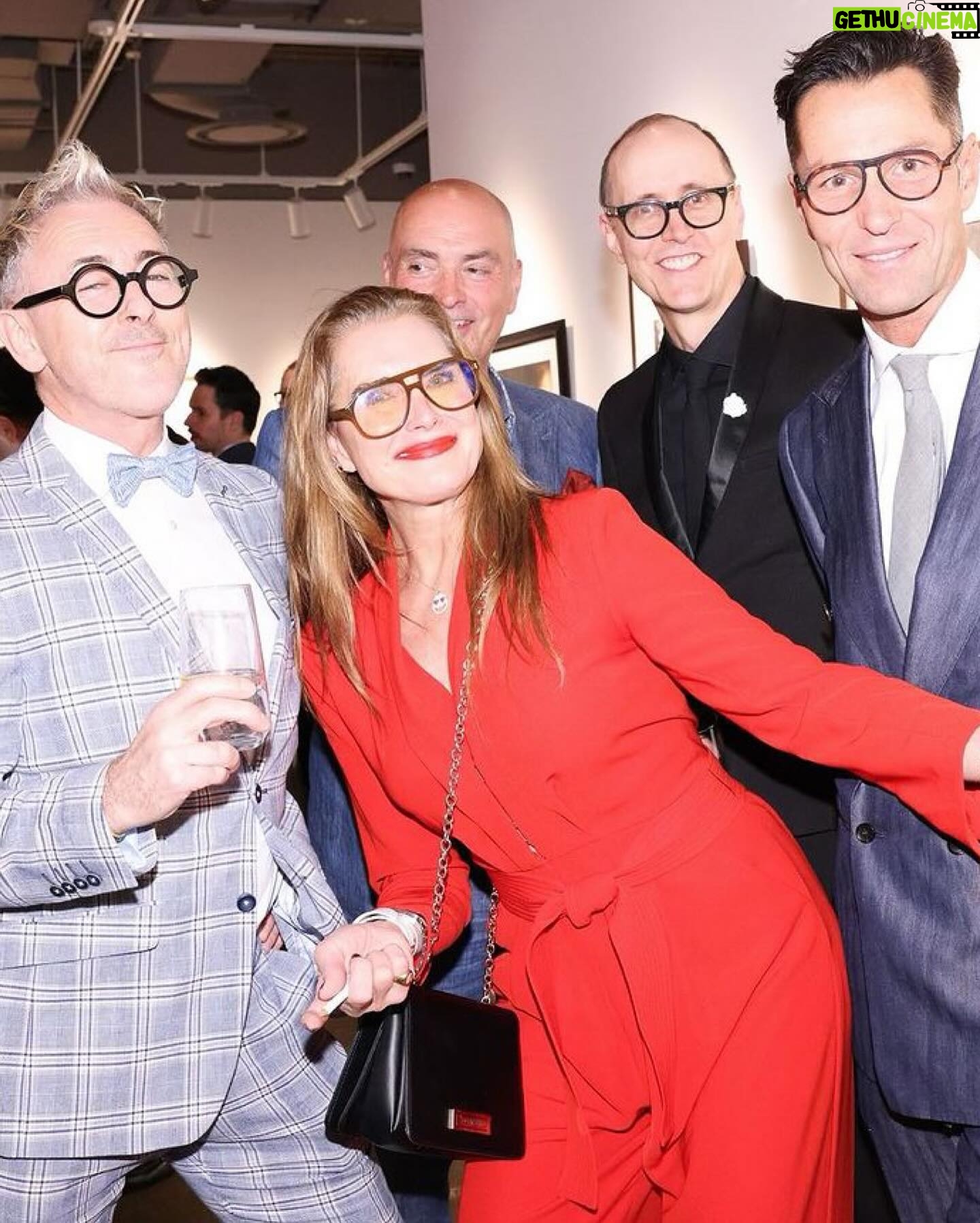 Brooke Shields Instagram - Take home a nude!!! Always one of my favorite events of the year ❤️ @newyorkacademyofart #takehomeanude