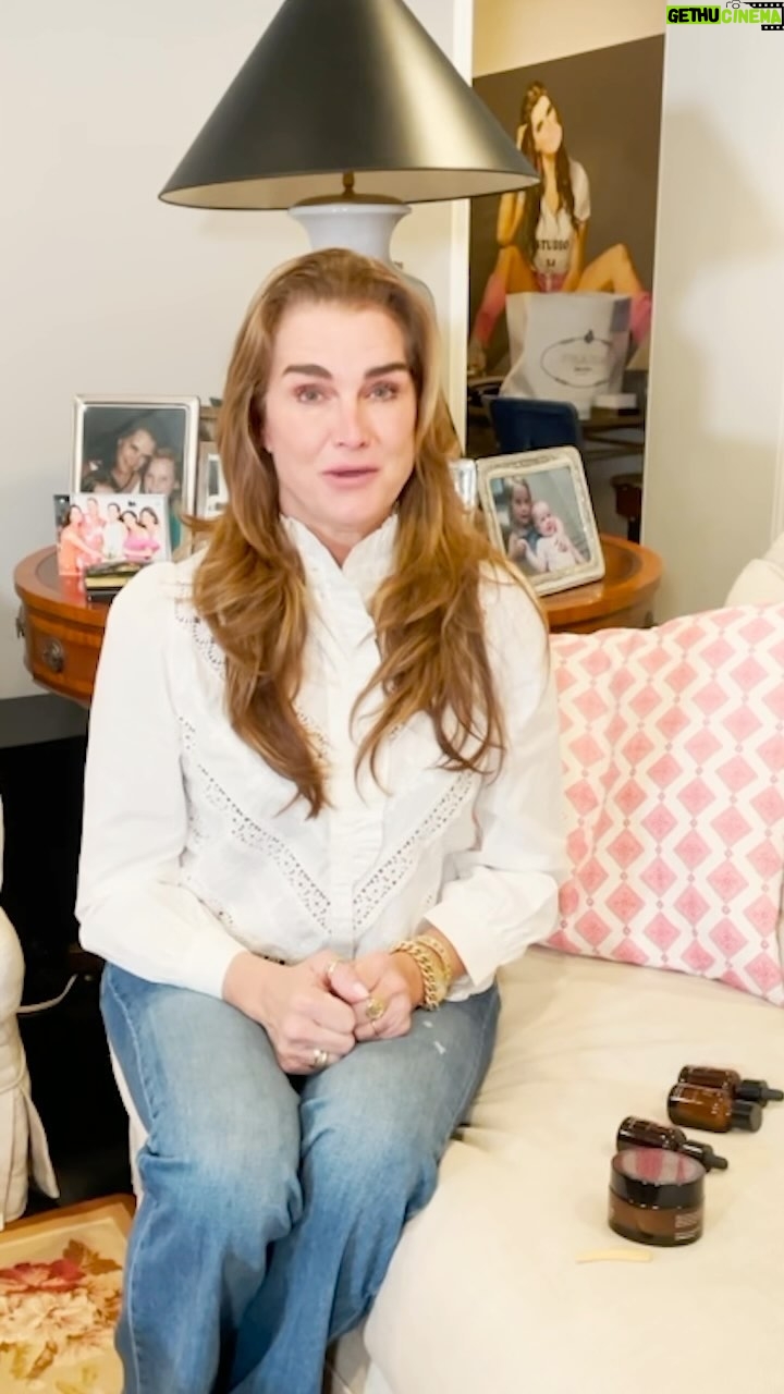 Brooke Shields Instagram - When my makeup artists ask what transformed my skin, I tell them @truebotanicals. Here’s what I’m stocking up on for their Black Friday sale: 🌼 Ginger Turmeric Cleansing Balm ✨ Chebula Active Serum Vitamin C Booster 💚 Pure Radiance Oil They also have incredible skincare sets available that make beautiful gifts.
