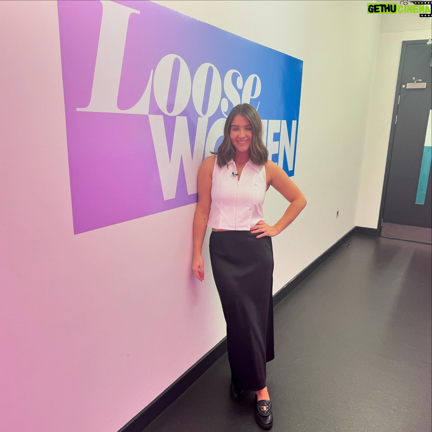 Brooke Vincent Instagram - Fun morning @ loose women 🌸 @dramaqueensitv @syndicatetheplay
