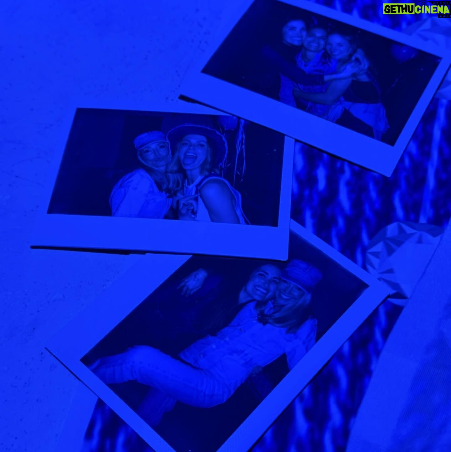 Brooklyn Decker Instagram - Celebrating @jenna_hee is so easy. Happy 40th to the woman we all love so much. We’ll Jarty with you ‘til the end of time!