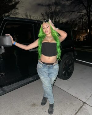 Brooklyn Queen Instagram - slime you out. 💚 

#bmb #lmg