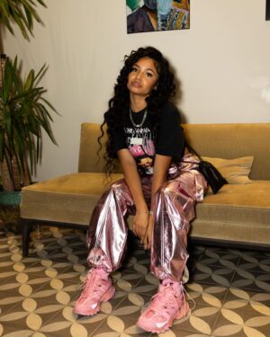 Brooklyn Queen Instagram - btc it’s 2023, u be chasin him n he be chasin me 💁🏽‍♀️💕. #hoesmad 
“TOO LATE” ft. @drebutterz313 DROP NOV 17th!! 
shirt: @hoesmad.la 
📸: @randollaa