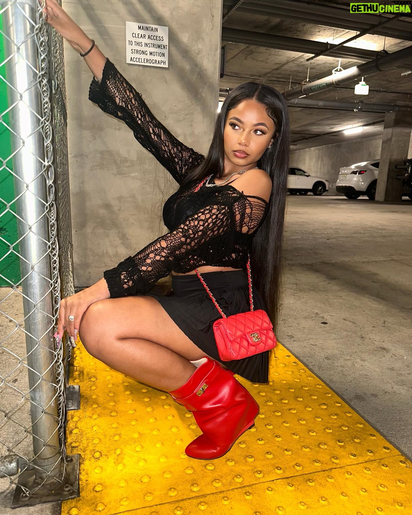 Brooklyn Queen Instagram - givenchy playin off the double Cs i be mixin & matchin… ❤️👀 #bmb #lmg