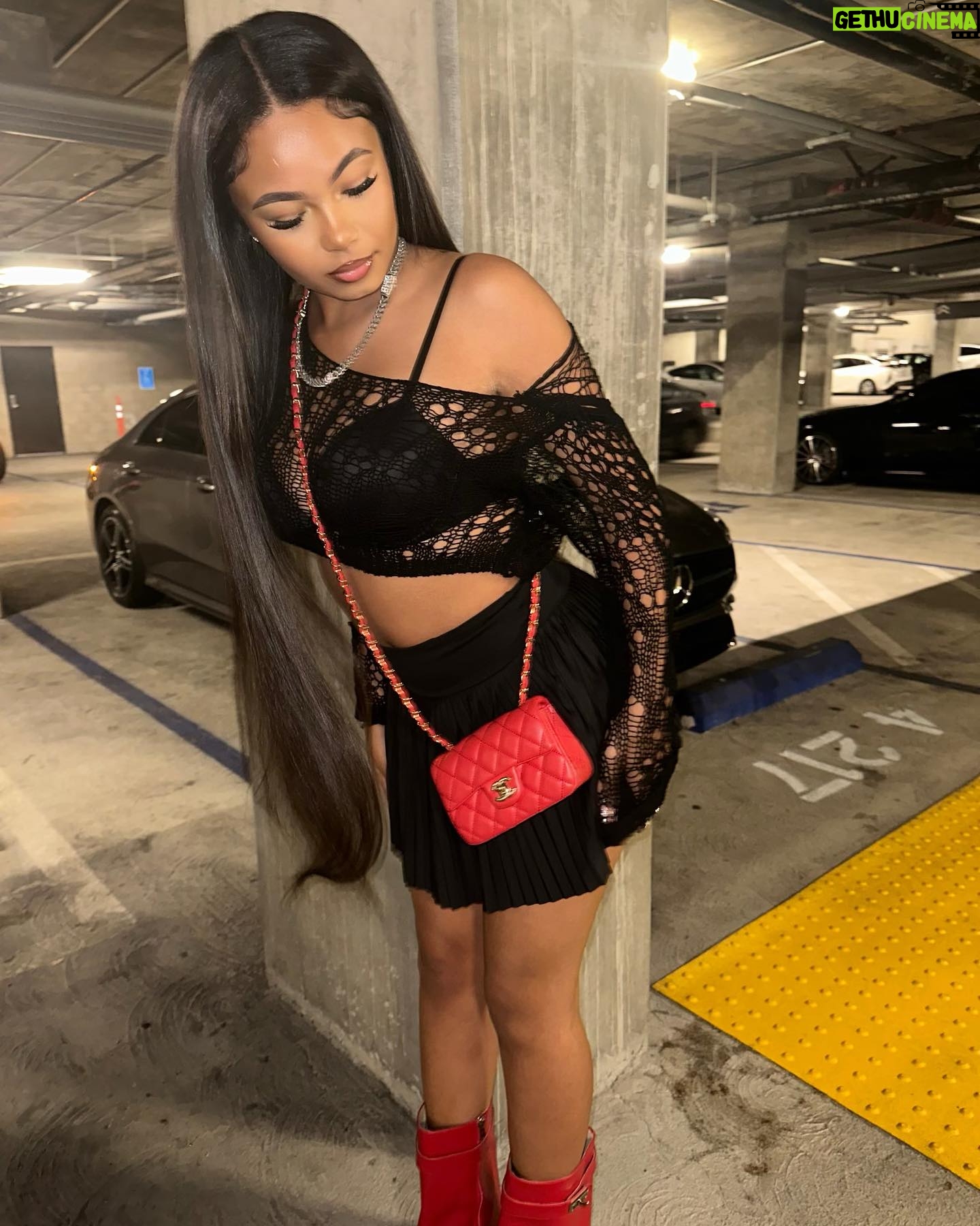 Brooklyn Queen Instagram - givenchy playin off the double Cs i be mixin & matchin… ❤️👀 #bmb #lmg