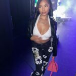 Brooklyn Queen Instagram – love me easy 🖤 

#bmb #lmg
purse: @williampalmerhomme