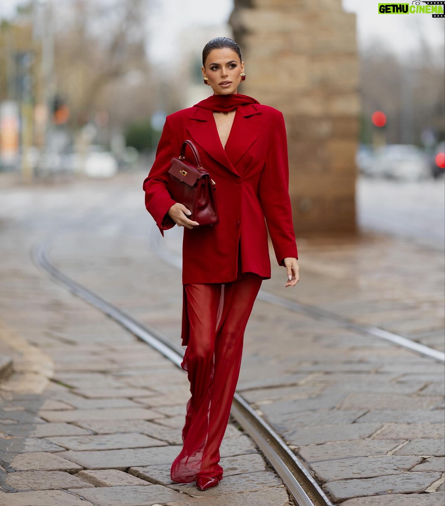 Brooks Nader Instagram - Left em on red ❤️