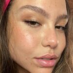 Bruna Carvalho Instagram - Trouxe uma make mais básica e fácil de fazer, principalmente para as pessoas q usam maquiagem mas n sabem nada sobre hehehehe