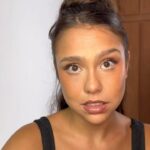 Bruna Carvalho Instagram - Esse Penteia e reclama foi gravado semana passada e estava programado pra postar hoje… segue chave PIX da campanha q minha familia e amigos, residentes de RS, estão organizando. Lippert.v4@gmail.com Ajudem como puderem! Os correis de São Paulo e Paraná estão entregando doações gratuitamente!