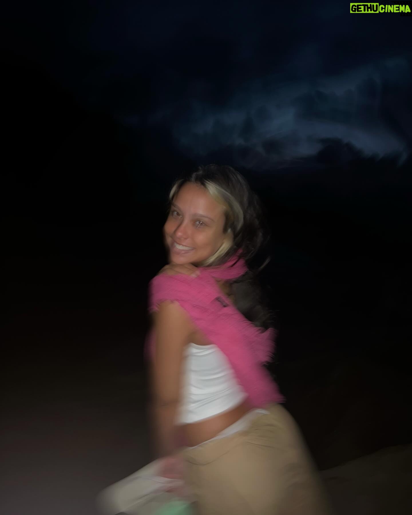 Bruna Carvalho Instagram - Qualquer dia de praia >>>>>>>>