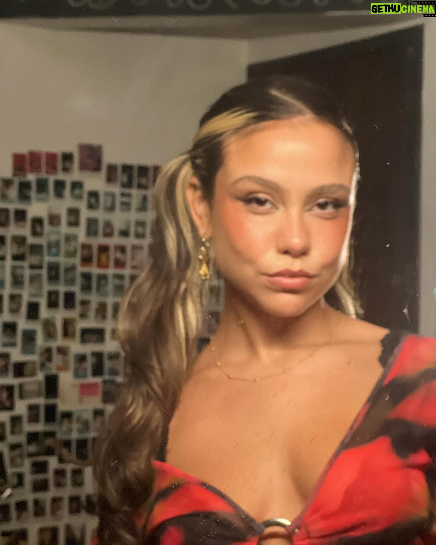 Bruna Carvalho Instagram - Tem q ter auto estima o role todo pra usar esse penteado