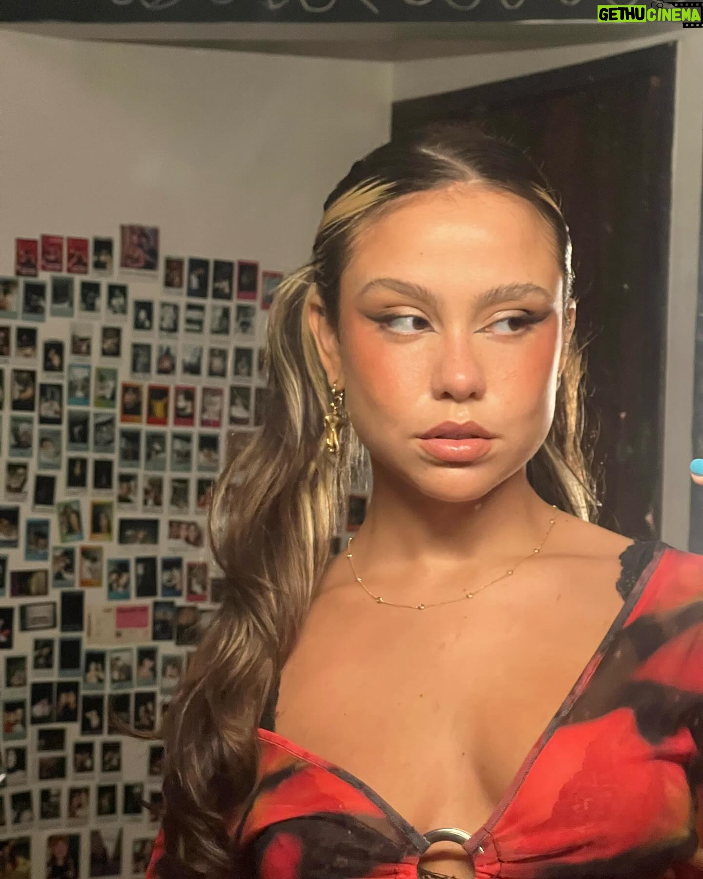 Bruna Carvalho Instagram - Tem q ter auto estima o role todo pra usar esse penteado