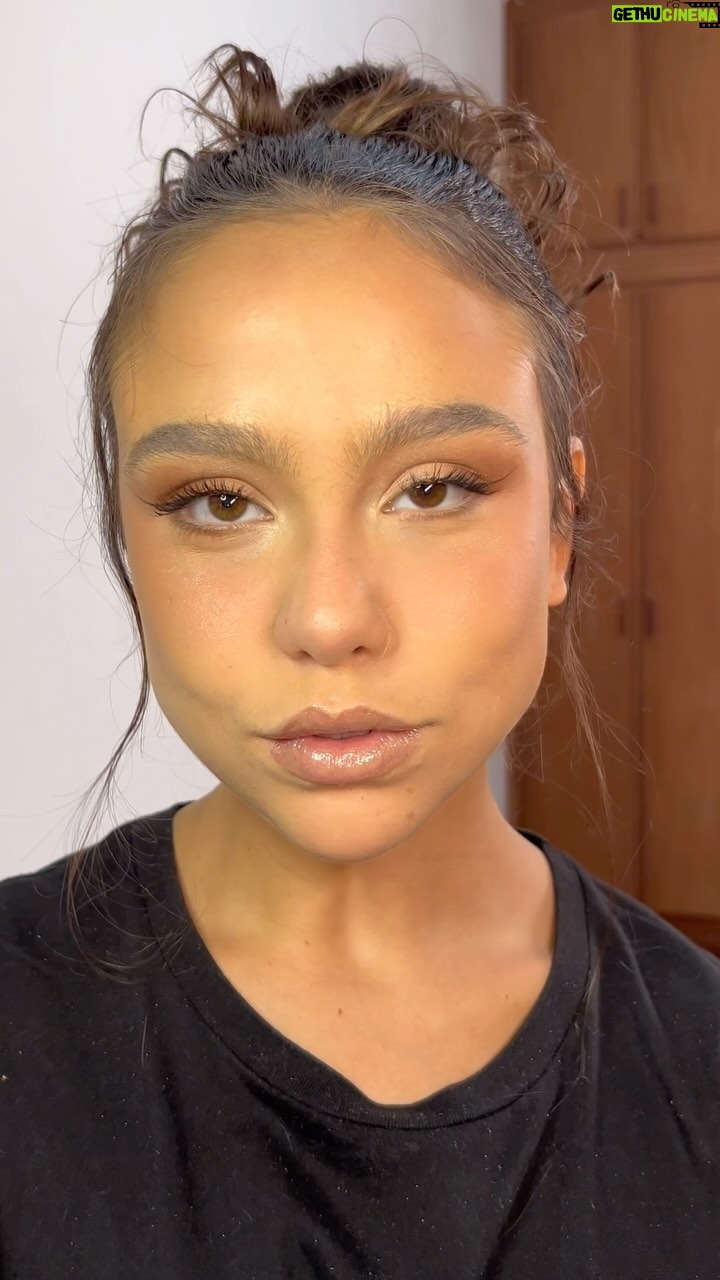 Bruna Carvalho Instagram - Pele perfeita porque é óoooobvio que #EuUsoMAC! Sou viciada há pelo menos 10 anos em @maccosmeticsbrasil e dessa vez vim contar como preparo a minha pele. Skincare Hyper Real base Studio Fix Fluid = melhor combinação do mundo todo! E a novidade é o relançamento da base Studio Fix Fluid, que tem na sua nova fórmula 87% de ingredientes focados em skincare, 68 tonalidades e o pump na embalagem que facilita muitooo a aplicação. Cupom: MAC-BRUNA dá 10% OFF (exceto em lançamentos, remarcados, Viva Glam e Mini MAC) em compras no site da MAC. *Publicidade #MACStudioFix