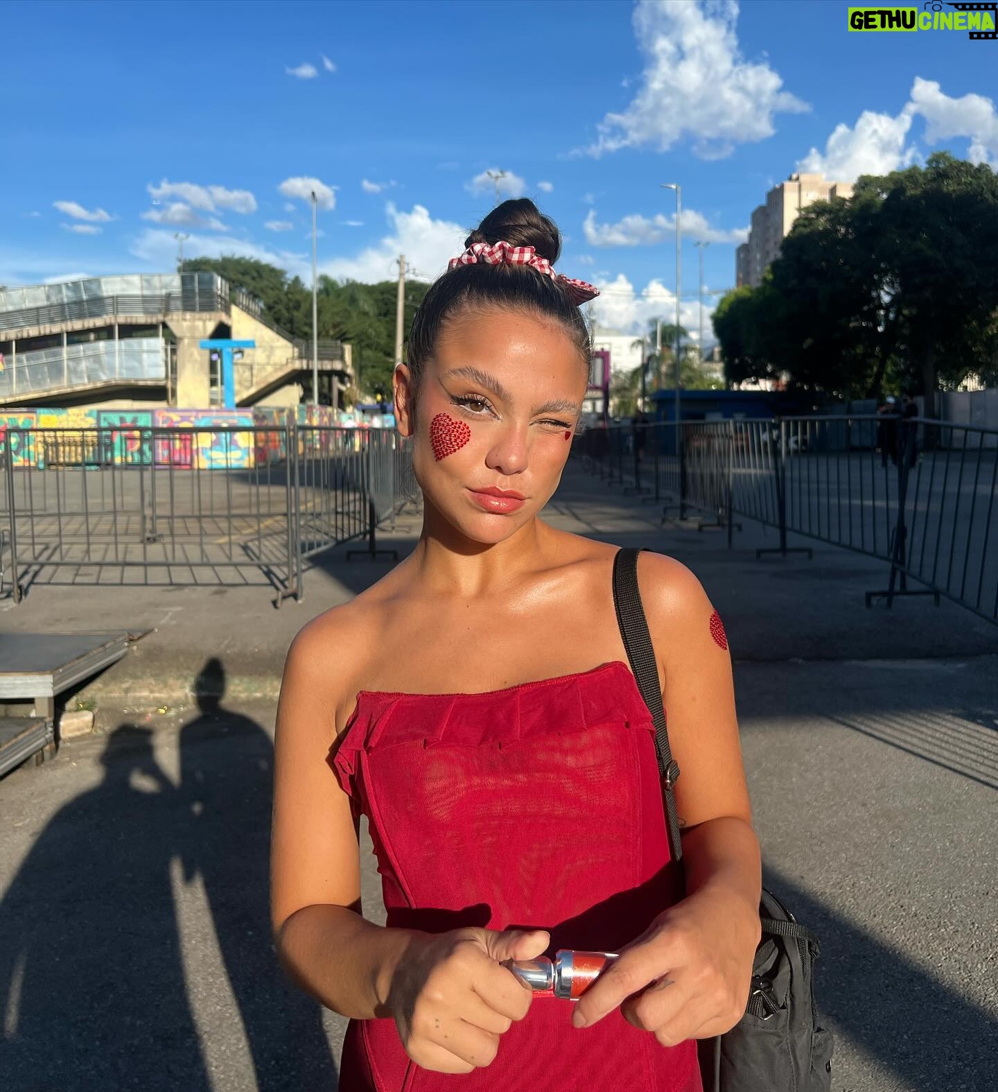 Bruna Carvalho Instagram - Eu mto bonita pra n deixar registrado no feed esse look de carnaval ♥️☺️